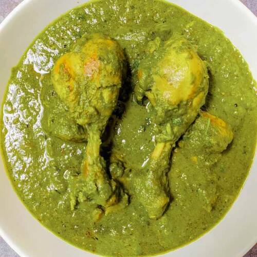 Ready hot palak (spinach) chicken curry served in a white dish by homemakerjob