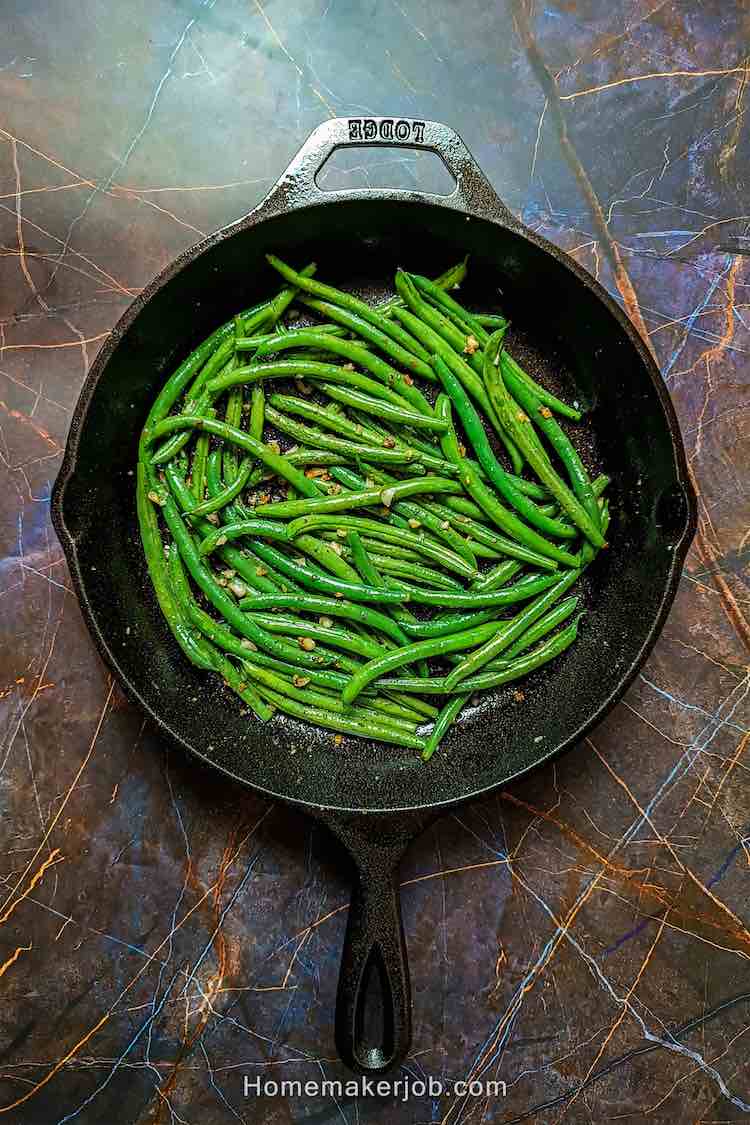 Photo of ready hot garlic sauteed green beans by Homemakerjob