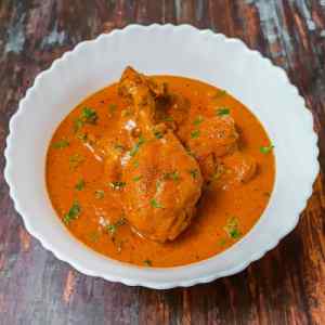 Ready chicken lababdar served hot in a white bowl on a table top, by homemakerjob.com