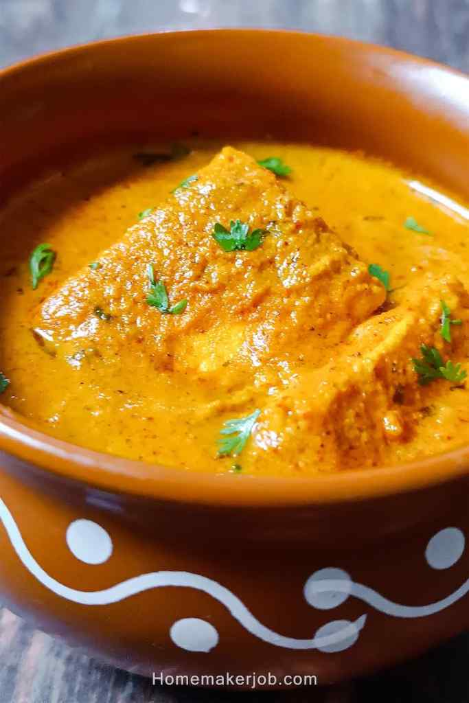 Close up photo of paneer handi masala served ready in a clay pot on a table, a recipe by homemakerjob.com